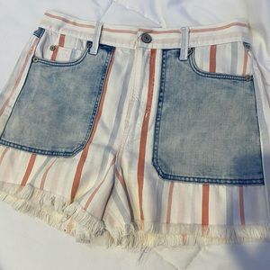 American Eagle patterned Mom shorts; size 4